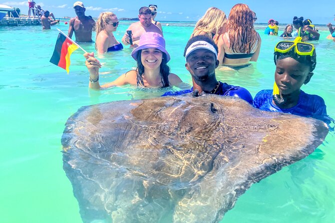 3-Hours Eye-Opening Stingray City Antigua - Transfer R/T included - Returning to St. John’s after the encounter