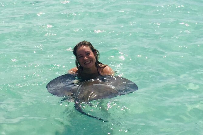 ANTIGUA FROM TOP TO BOTTOM: Stingray City, Beach, lunch & more... - Caribbean lunch in Seatons