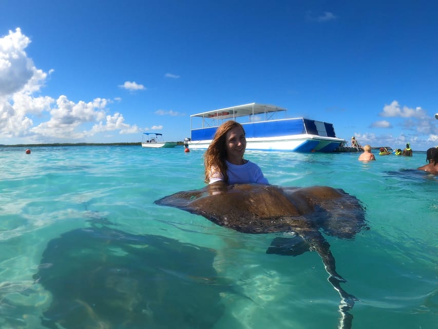 Antigua: Stingray City Experience with Round-Trip Transfer - Seventy minutes in the water with stingrays