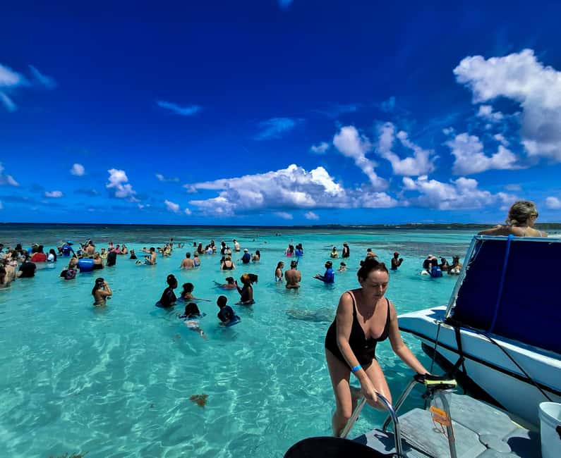 Antigua: Stingray City Experience with Round-Trip Transfer - Guides make the transfer part of the experience
